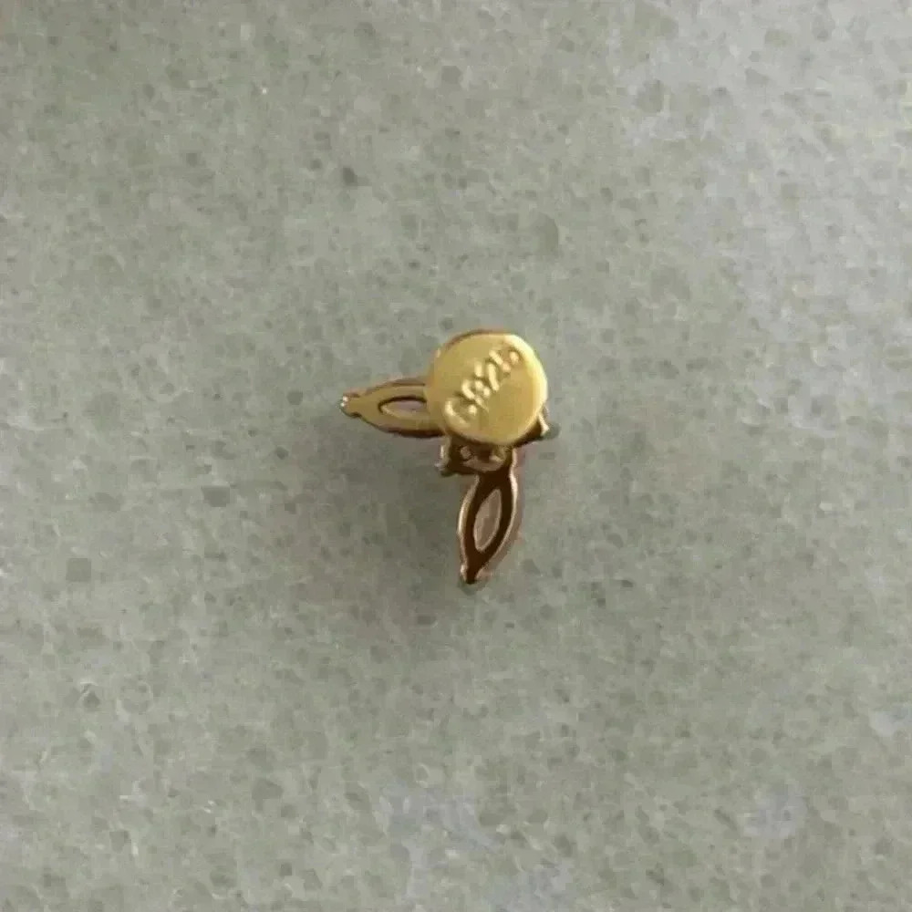 18k Gold Crystal Leaf Pearl Cartilage Earring
Brand New - Picture 5 of 5